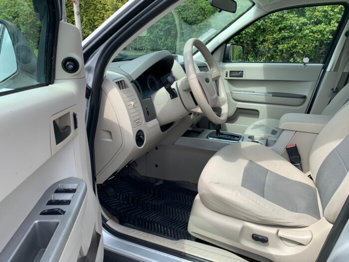 2008 Ford Escape XTL 4WD - Image 4