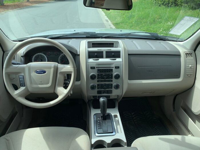 2008 Ford Escape XTL 4WD - Image 6