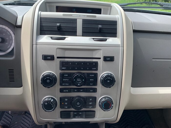 2008 Ford Escape XTL 4WD - Image 12
