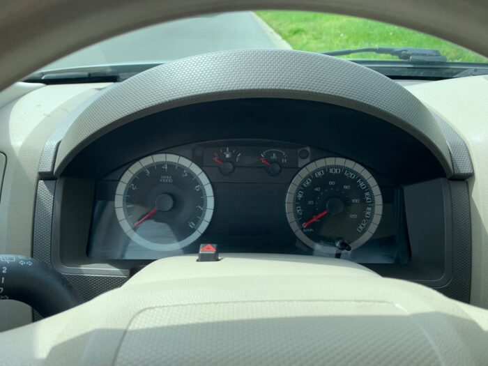2008 Ford Escape XTL 4WD - Image 11