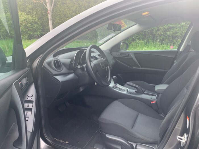 2010 Mazda 3 - Image 4