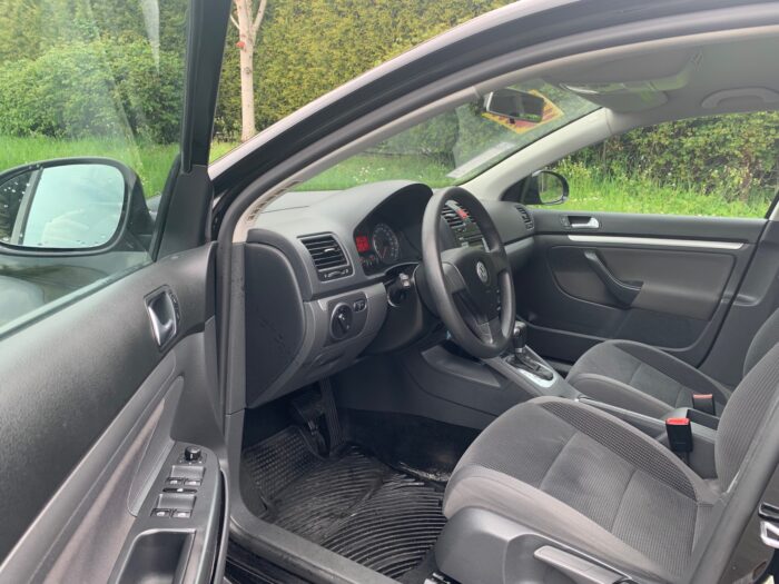 2009 Volkswagon Jetta Wagon - Image 4
