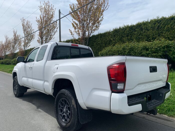 2018 Toyota Tacoma - Image 3