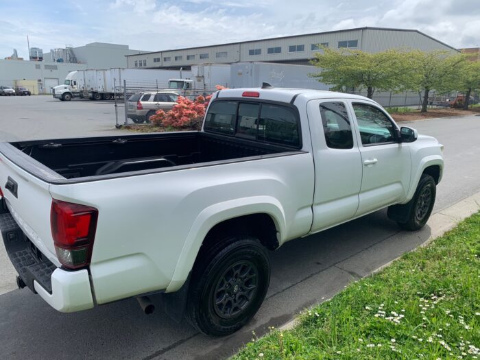 2018 Toyota Tacoma - Image 11