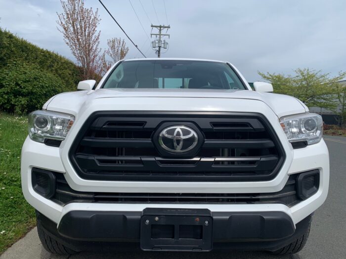 2018 Toyota Tacoma - Image 9